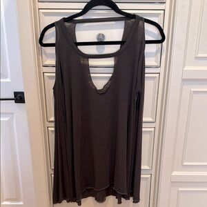 Women’s SZ M CHASER long sleeve top w/ cut out chest accent & cut out shoulders